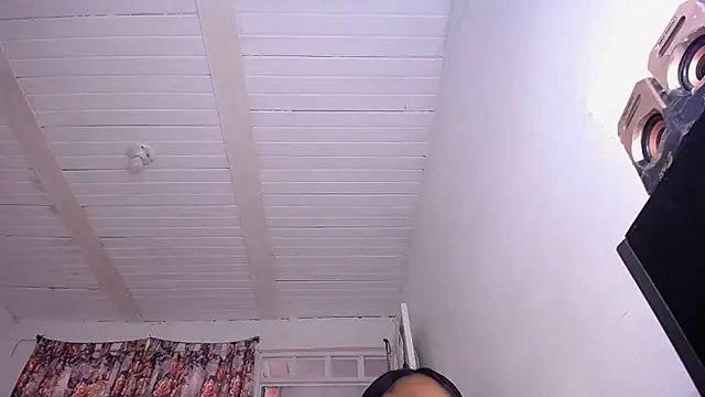 yselahot online show from October 12, 2025, 3:22 pm