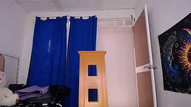 yselahot online show from December 3, 2025, 5:00 pm