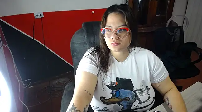 Snapshot of SharaPatinson chatting on February 26, 2025, 10:53 pm SharaPatinson online show from February 26, 2025, 10:53 pm