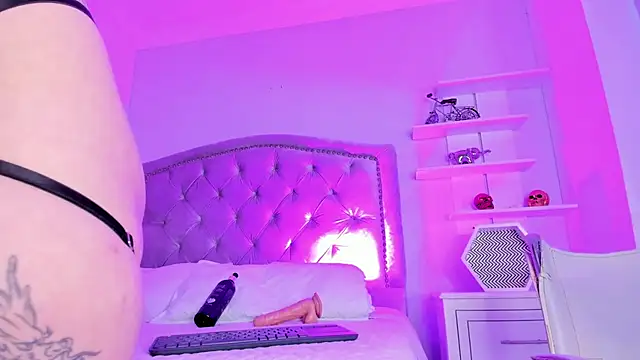 CamileHolmes online show from January 16, 2025, 7:38 am