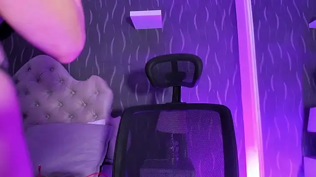 CamileHolmes online show from January 22, 2025, 4:23 am