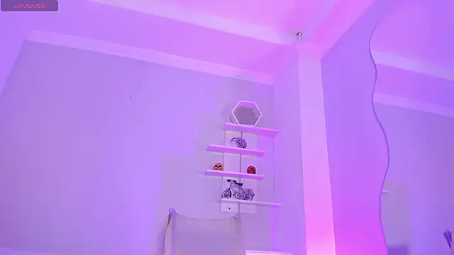 CamileHolmes online show from February 21, 2025, 5:35 am