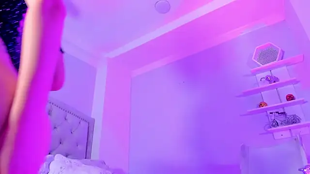 CamileHolmes online show from February 27, 2025, 8:06 am