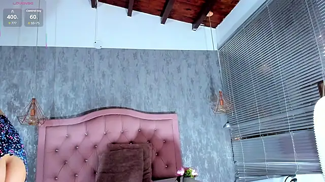 naomidibello online show from April 23, 2026, 7:49 pm