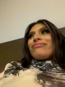 Tiffanysurez  online show from September 16, 2025, 12:22 am