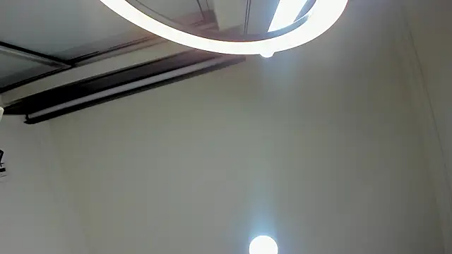 nalalye cruzz  online show from November 15, 2025, 5:05 am