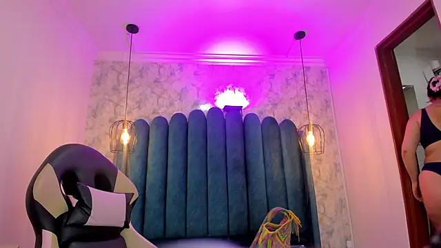 nalalye cruzz  online show from February 28, 2026, 2:56 am