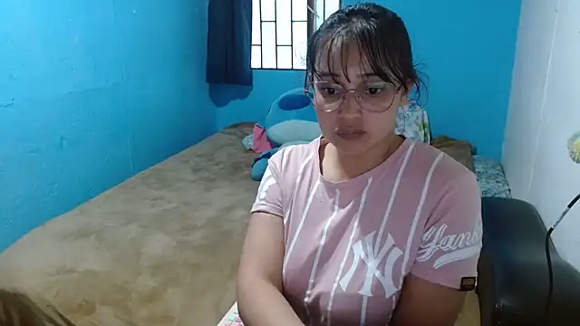 clarisse69 online show from December 17, 2024, 10:22 pm