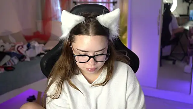 VixenMia online show from December 23, 2024, 7:38 am