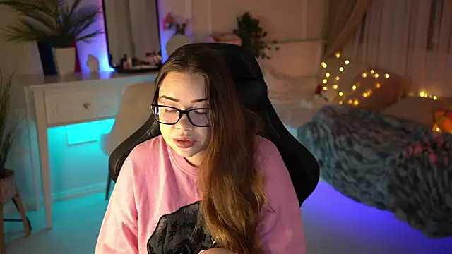 VixenMia online show from February 7, 2025, 3:34 am