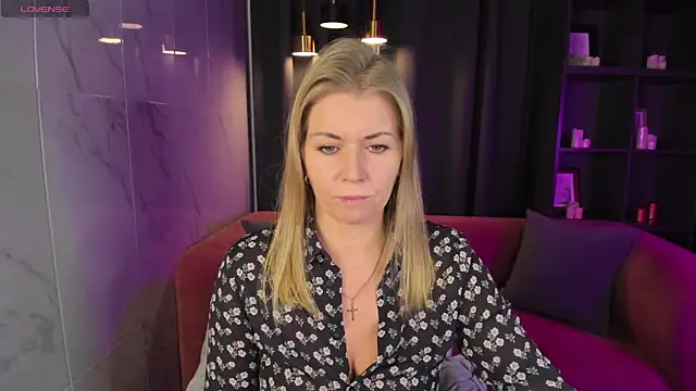 Annie Light online show from December 19, 2024, 6:34 am