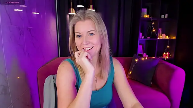 Annie Light online show from December 27, 2024, 9:06 am