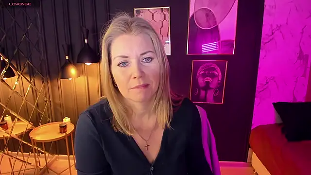 Annie Light online show from February 4, 2025, 5:42 am