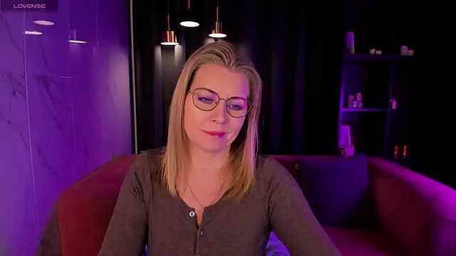 Annie Light online show from March 9, 2025, 5:44 am