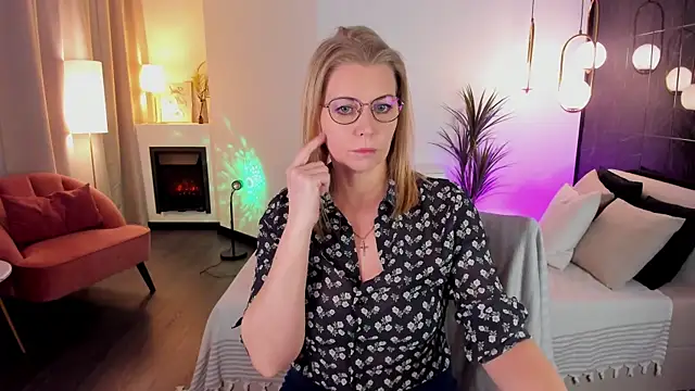 Annie Light online show from March 15, 2025, 6:03 am