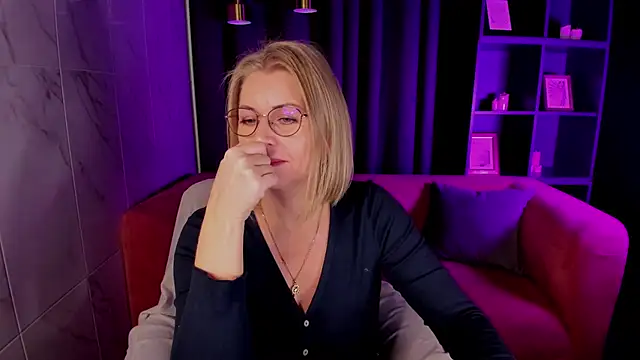 Annie Light online show from October 21, 2025, 5:41 am