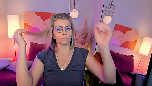 Annie Light online show from February 10, 2026, 6:39 am