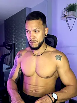 ARON TAYLER01 online show from October 31, 2025, 10:38 am