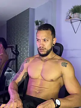 ARON TAYLER01 online show from November 7, 2025, 10:26 am