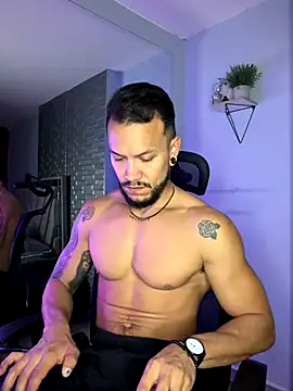 ARON TAYLER01 online show from December 16, 2025, 10:31 am