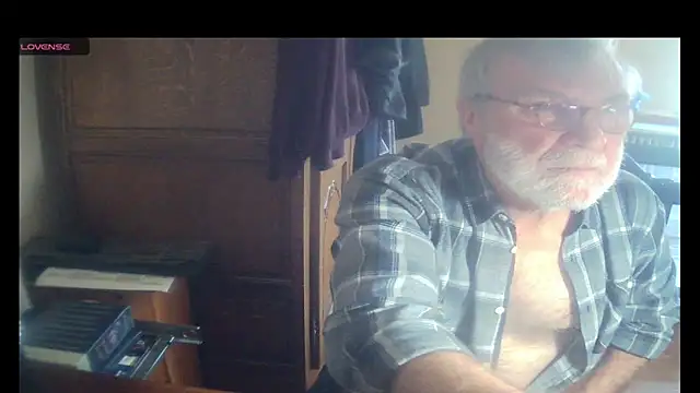 Snapshot of terrybare chatting on February 5, 2026, 10:20 am terrybare online show from February 5, 2026, 10:20 am