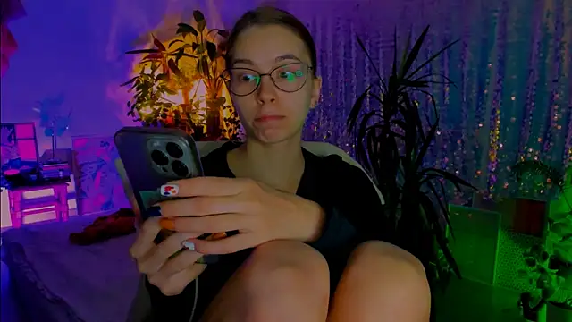 poli   online show from November 7, 2025, 5:35 pm