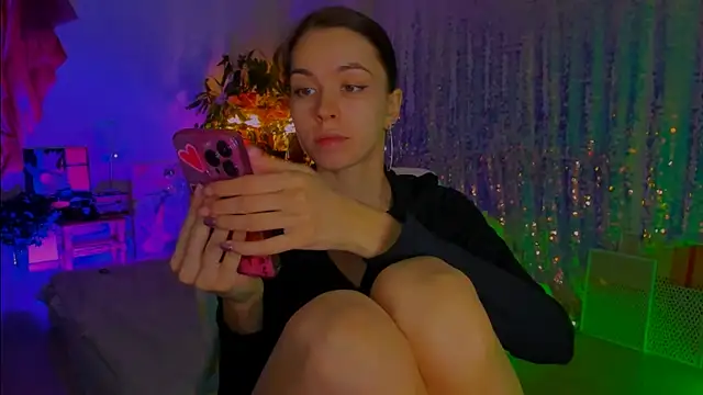 poli   online show from December 17, 2025, 3:51 pm