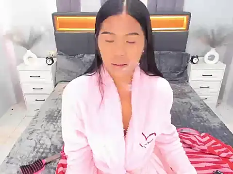 EllaCalifa online show from April 18, 2026, 7:34 am