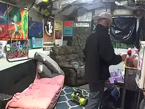 Snapshot of CloudDadddyyy420 chatting on December 21, 2024, 4:03 pm CloudDadddyyy420 online show from December 21, 2024, 4:03 pm