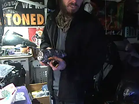 Snapshot of CloudDadddyyy420 chatting on December 22, 2024, 8:49 am CloudDadddyyy420 online show from December 22, 2024, 8:49 am