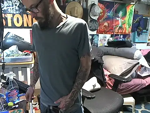 Snapshot of CloudDadddyyy420 chatting on December 22, 2024, 6:04 pm CloudDadddyyy420 online show from December 22, 2024, 6:04 pm