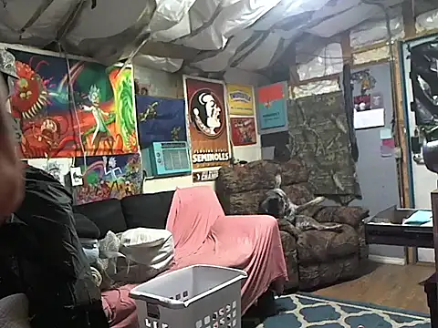 Snapshot of CloudDadddyyy420 chatting on December 23, 2024, 10:33 pm CloudDadddyyy420 online show from December 23, 2024, 10:33 pm