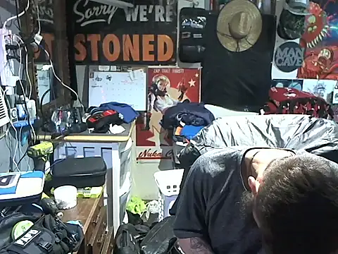 Snapshot of CloudDadddyyy420 chatting on December 24, 2024, 7:00 pm CloudDadddyyy420 online show from December 24, 2024, 7:00 pm