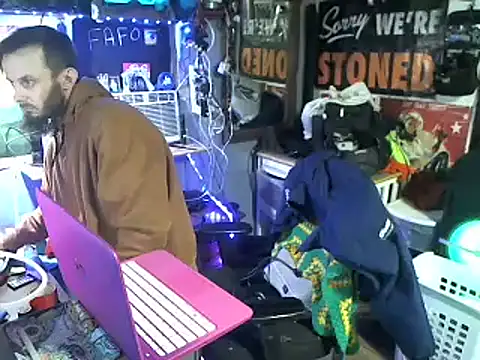 Snapshot of CloudDadddyyy420 chatting on January 22, 2025, 7:45 pm CloudDadddyyy420 online show from January 22, 2025, 7:45 pm