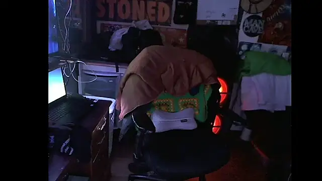 Snapshot of CloudDadddyyy420 chatting on January 24, 2025, 8:34 am CloudDadddyyy420 online show from January 24, 2025, 8:34 am