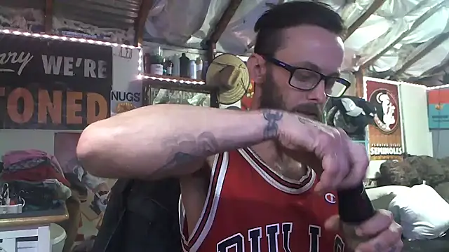 Snapshot of CloudDadddyyy420 chatting on February 8, 2025, 9:46 pm CloudDadddyyy420 online show from February 8, 2025, 9:46 pm