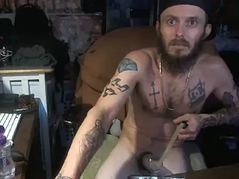 Snapshot of CloudDadddyyy420 chatting on February 12, 2025, 10:35 am CloudDadddyyy420 online show from February 12, 2025, 10:35 am