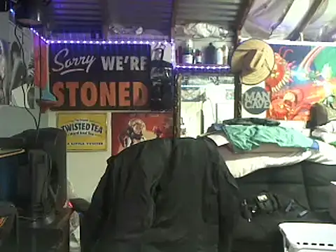 Snapshot of CloudDadddyyy420 chatting on February 17, 2025, 9:03 am CloudDadddyyy420 online show from February 17, 2025, 9:03 am