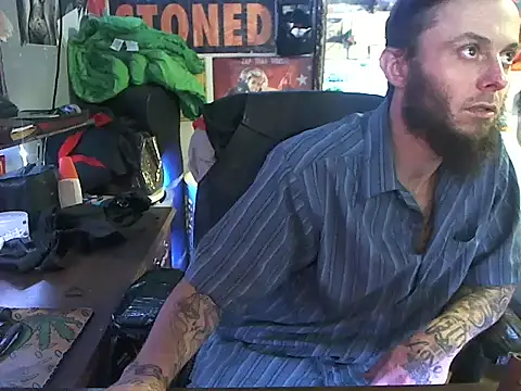 Snapshot of CloudDadddyyy420 chatting on March 17, 2025, 7:26 pm CloudDadddyyy420 online show from March 17, 2025, 7:26 pm