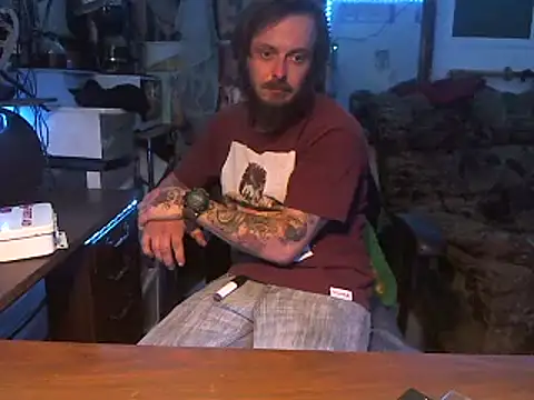 Snapshot of CloudDadddyyy420 chatting on September 13, 2025, 5:18 am CloudDadddyyy420 online show from September 13, 2025, 5:18 am