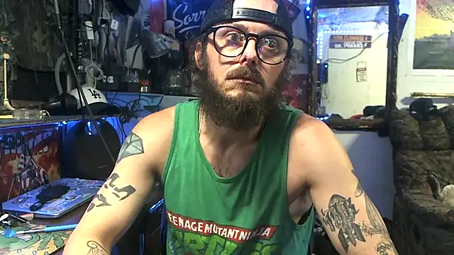 Snapshot of CloudDadddyyy420 chatting on September 16, 2025, 12:33 am CloudDadddyyy420 online show from September 16, 2025, 12:33 am