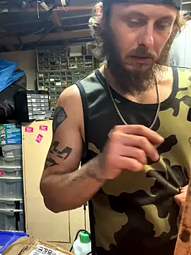 Snapshot of CloudDadddyyy420 chatting on October 19, 2025, 12:22 am CloudDadddyyy420 online show from October 19, 2025, 12:22 am