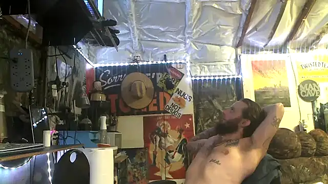 Snapshot of CloudDadddyyy420 chatting on October 21, 2025, 11:05 pm CloudDadddyyy420 online show from October 21, 2025, 11:05 pm