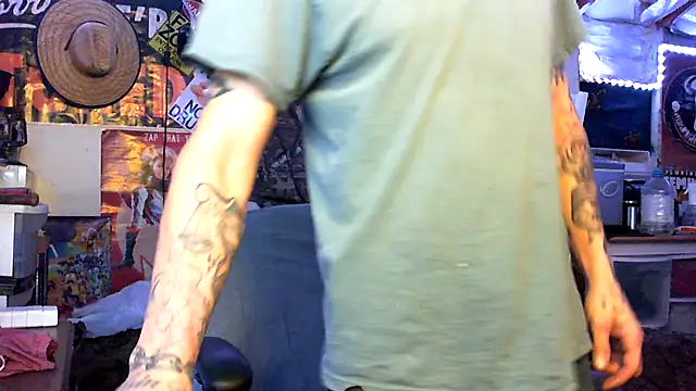 Snapshot of CloudDadddyyy420 chatting on October 24, 2025, 8:22 am CloudDadddyyy420 online show from October 24, 2025, 8:22 am