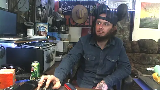 Snapshot of CloudDadddyyy420 chatting on October 28, 2025, 2:37 am CloudDadddyyy420 online show from October 28, 2025, 2:37 am