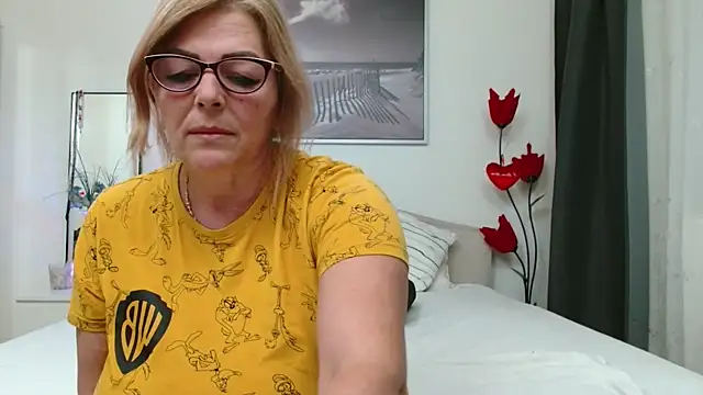 Snapshot of YulliaMilf chatting on January 10, 2026, 4:09 pm YulliaMilf online show from January 10, 2026, 4:09 pm