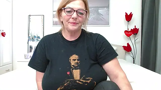 Snapshot of YulliaMilf chatting on January 12, 2026, 7:08 pm YulliaMilf online show from January 12, 2026, 7:08 pm