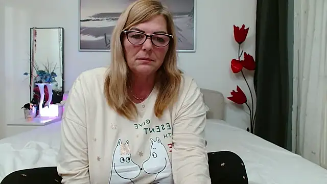 Snapshot of YulliaMilf chatting on February 1, 2026, 6:06 pm YulliaMilf online show from February 1, 2026, 6:06 pm