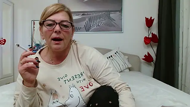 Snapshot of YulliaMilf chatting on February 2, 2026, 6:45 am YulliaMilf online show from February 2, 2026, 6:45 am