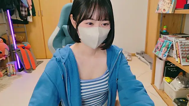 Snapshot of HIKARI_x0 chatting on December 13, 2024, 1:55 pm HIKARI x0 online show from December 13, 2024, 1:55 pm